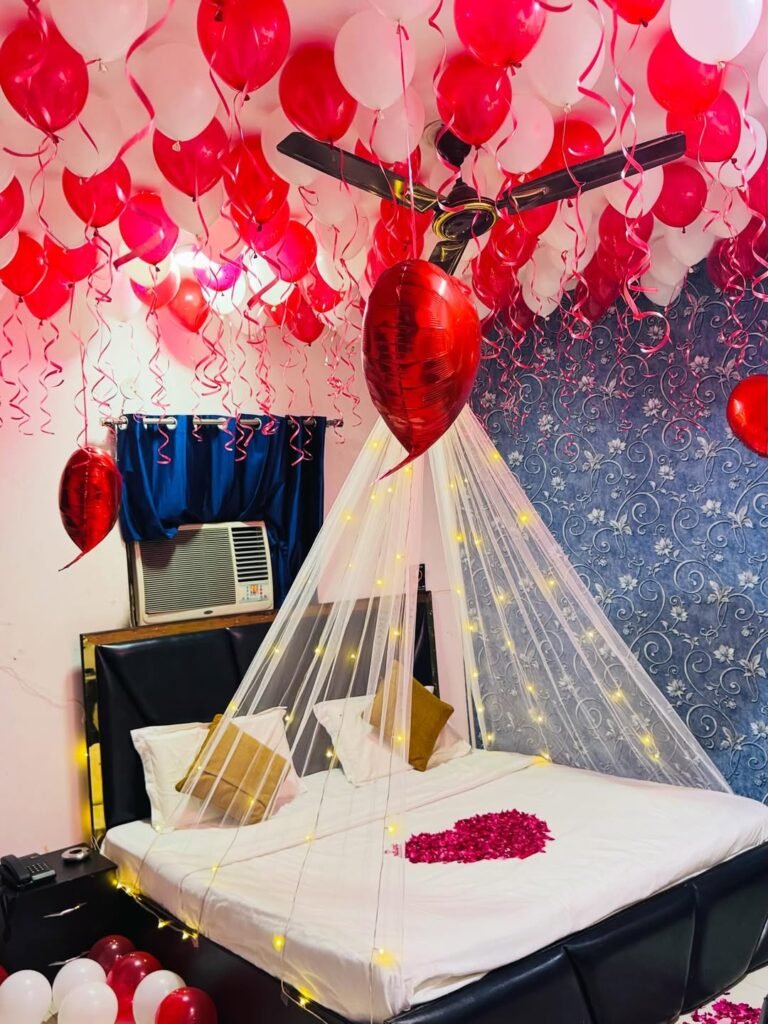 Romantic Canopy Room Decor